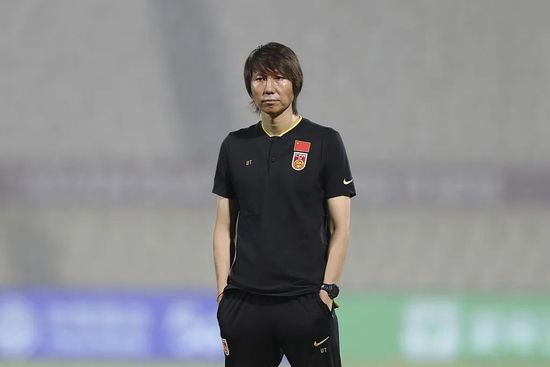美裸女
